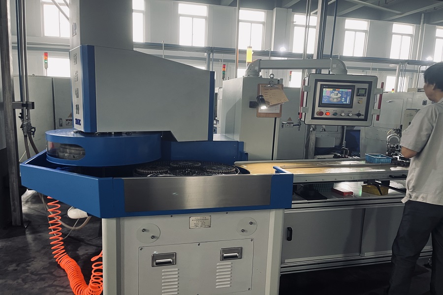 FTM ny utrustning: dubbelsidig slipmaskin